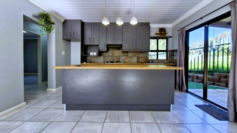 To Let 3 Bedroom Property for Rent in Glen Lilly Western Cape
